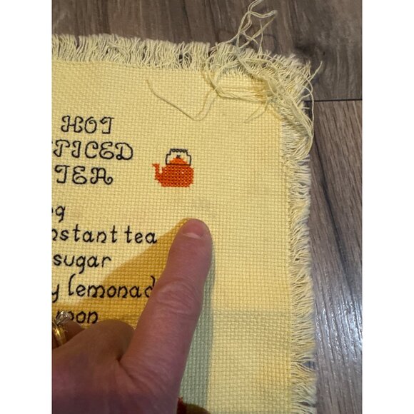 Set Of 2 Vintage Cross-Stitched Recipe Panels - Quiche Lorraine & Hot Spiced Tea - Picture 6 of 10